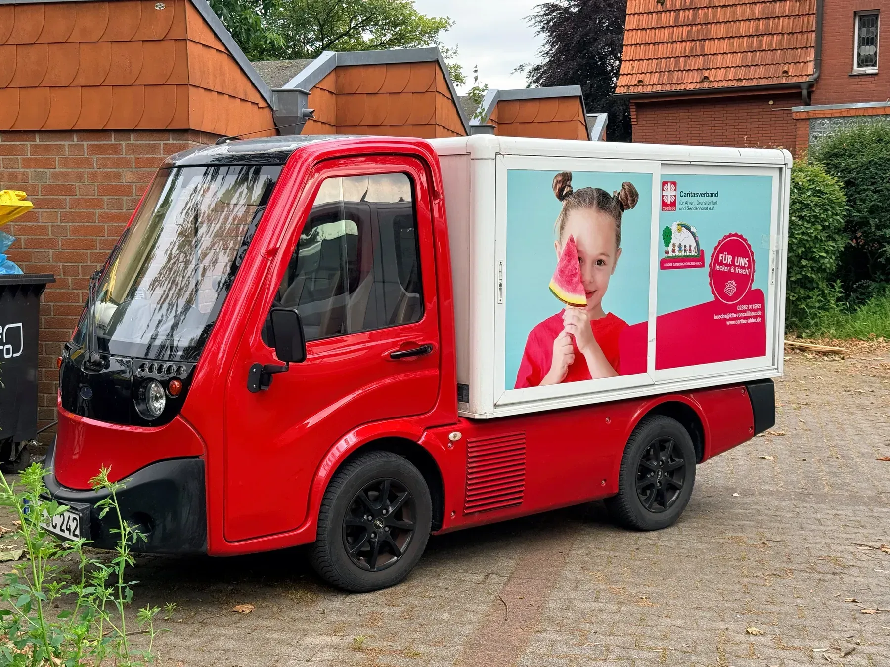 E-Transporter des Kinder-Caterings Roncalli-Haus