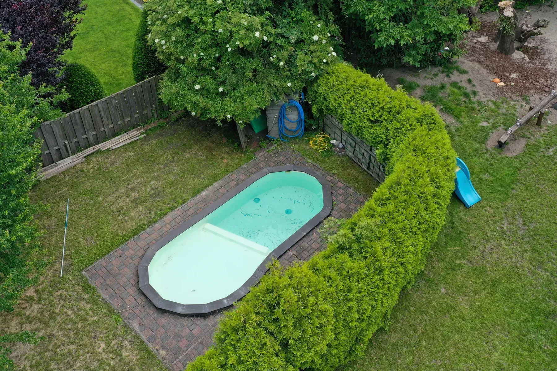 Pool im Außengelände